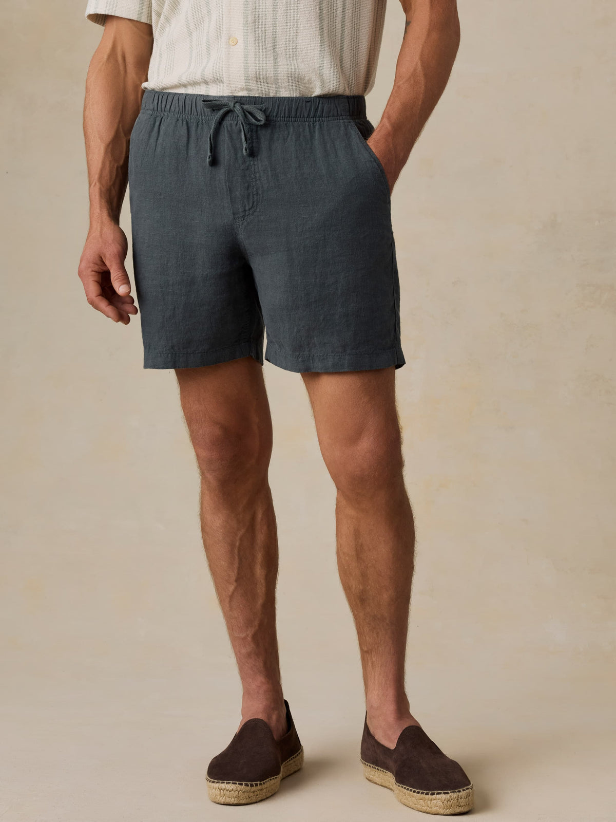 Essential Linen Short (6.5") - Washed Black
