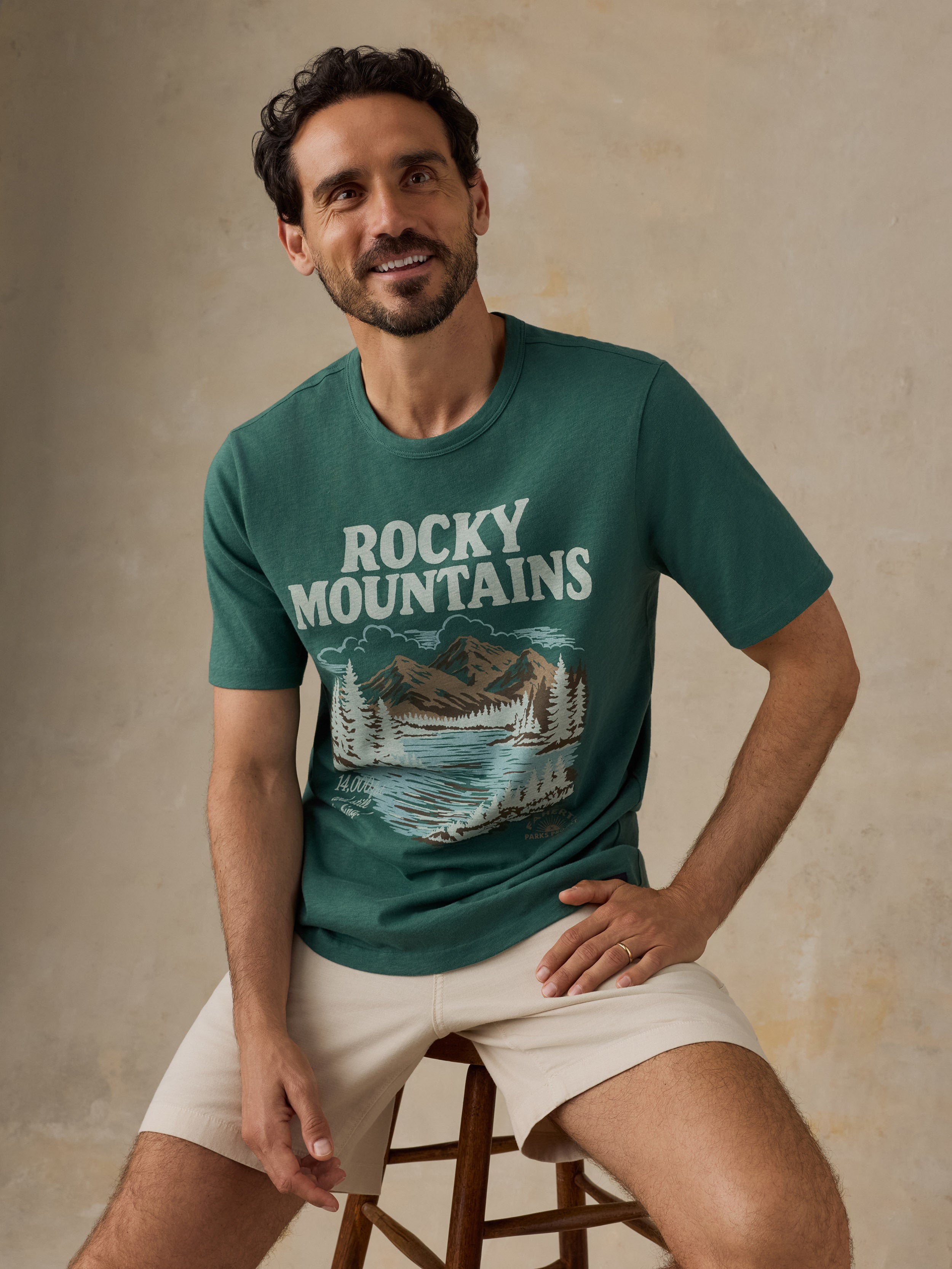 Faherty x Parks Project Rocky Mountains Short-Sleeve Sunwashed Regenerative Tee - Forest